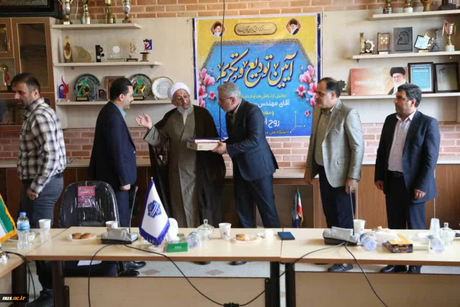 با حضور مدیرکل حوزه ریاست، روابط عمومی و هماهنگی امور مجلس و استان‌ها صورت گرفت؛

 آیین تکریم رئیس پیشین و معارفه سرپرست دانشگاه ملی مهارت واحد استانی قزوین 2
