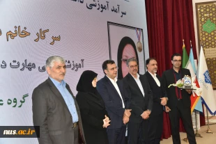 با حضور دکتر سیمایی و دکتر مهاجرانی در اجلاس رؤسای دانشکده‌ها و آموزشکده‌‌های دانشگاه ملی مهارت: 

تجلیل از سرآمدان آموزشی دانشگاه ملی مهارت 10