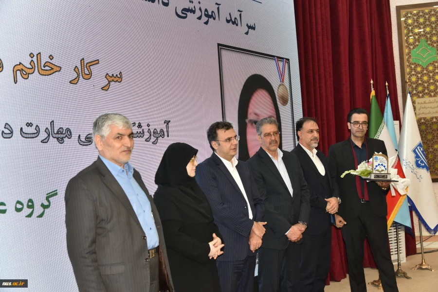 با حضور دکتر سیمایی و دکتر مهاجرانی در اجلاس رؤسای دانشکده‌ها و آموزشکده‌‌های دانشگاه ملی مهارت: 

تجلیل از سرآمدان آموزشی دانشگاه ملی مهارت 10