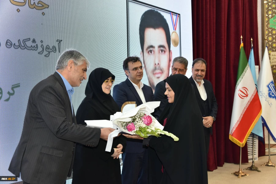 با حضور دکتر سیمایی و دکتر مهاجرانی در اجلاس رؤسای دانشکده‌ها و آموزشکده‌‌های دانشگاه ملی مهارت: 

تجلیل از سرآمدان آموزشی دانشگاه ملی مهارت 11