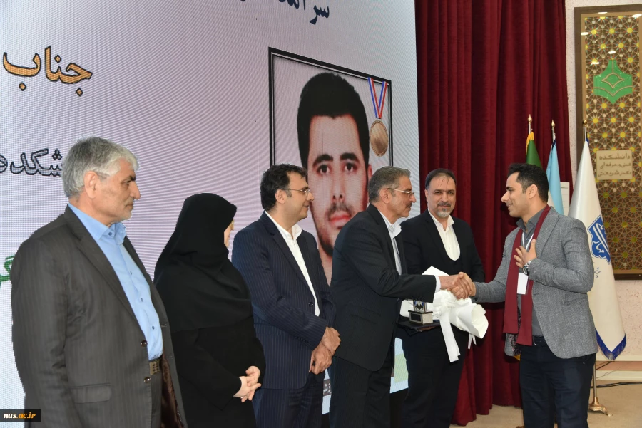 با حضور دکتر سیمایی و دکتر مهاجرانی در اجلاس رؤسای دانشکده‌ها و آموزشکده‌‌های دانشگاه ملی مهارت: 

تجلیل از سرآمدان آموزشی دانشگاه ملی مهارت 12