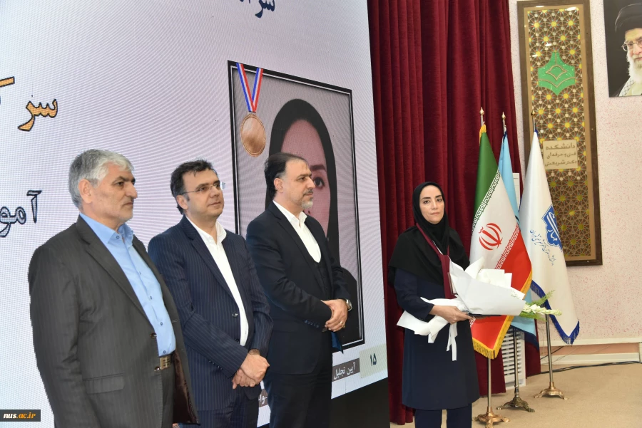 با حضور دکتر سیمایی و دکتر مهاجرانی در اجلاس رؤسای دانشکده‌ها و آموزشکده‌‌های دانشگاه ملی مهارت: 

تجلیل از سرآمدان آموزشی دانشگاه ملی مهارت 15