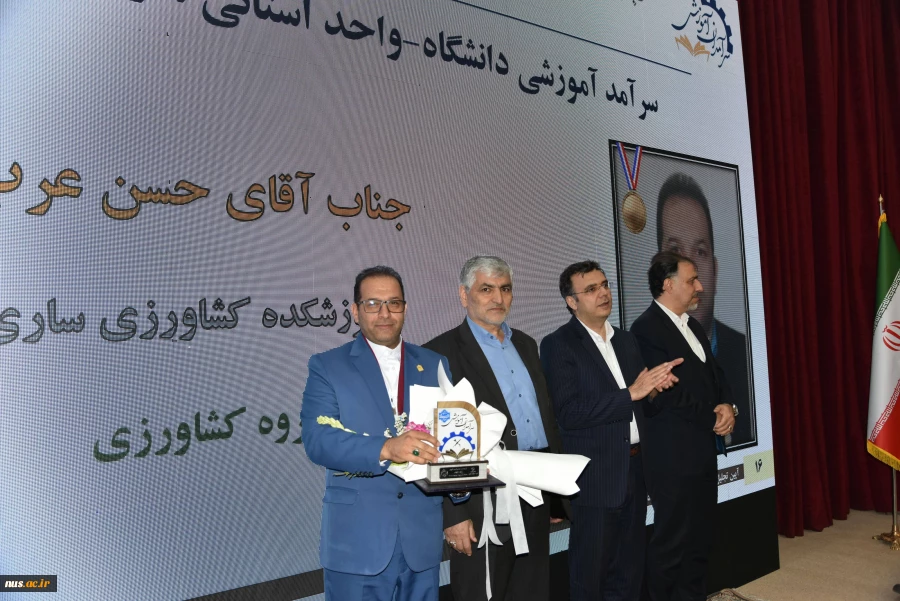 با حضور دکتر سیمایی و دکتر مهاجرانی در اجلاس رؤسای دانشکده‌ها و آموزشکده‌‌های دانشگاه ملی مهارت: 

تجلیل از سرآمدان آموزشی دانشگاه ملی مهارت 16