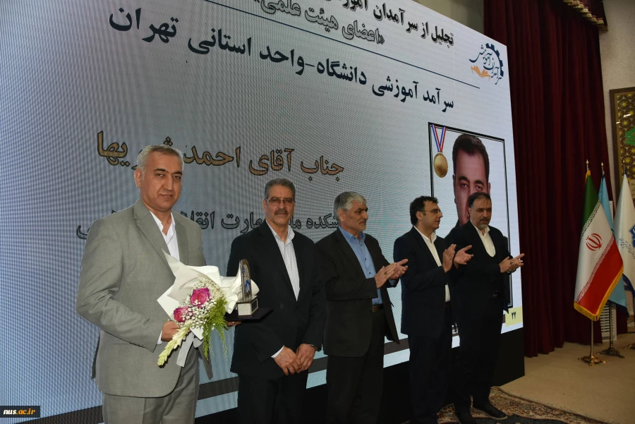 با حضور دکتر سیمایی و دکتر مهاجرانی در اجلاس رؤسای دانشکده‌ها و آموزشکده‌‌های دانشگاه ملی مهارت: 

تجلیل از سرآمدان آموزشی دانشگاه ملی مهارت 20