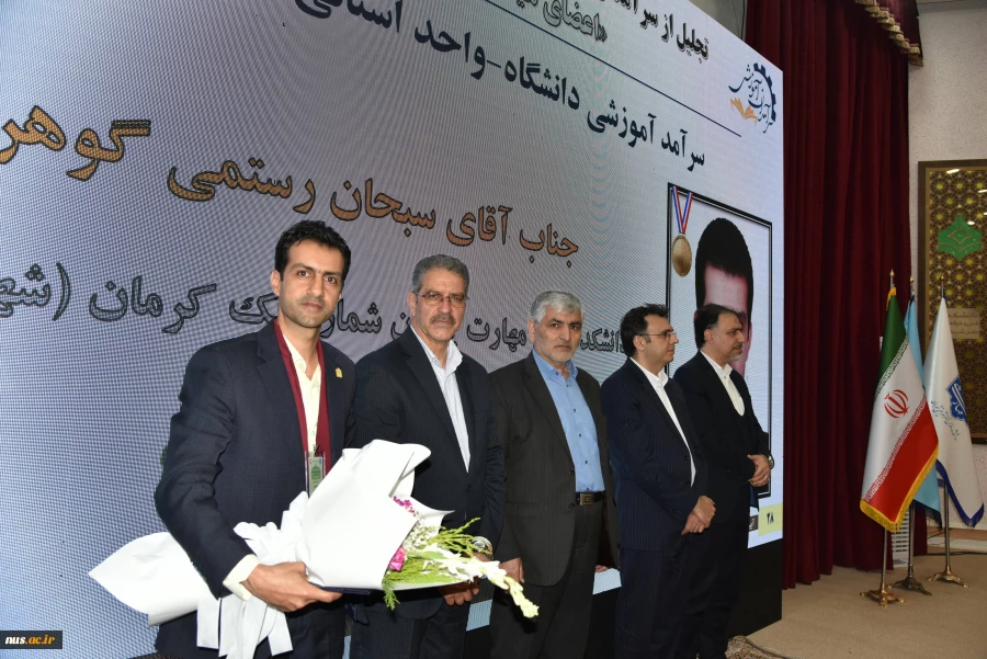 با حضور دکتر سیمایی و دکتر مهاجرانی در اجلاس رؤسای دانشکده‌ها و آموزشکده‌‌های دانشگاه ملی مهارت: 

تجلیل از سرآمدان آموزشی دانشگاه ملی مهارت 25