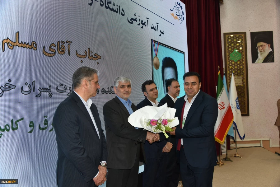 با حضور دکتر سیمایی و دکتر مهاجرانی در اجلاس رؤسای دانشکده‌ها و آموزشکده‌‌های دانشگاه ملی مهارت: 

تجلیل از سرآمدان آموزشی دانشگاه ملی مهارت 26