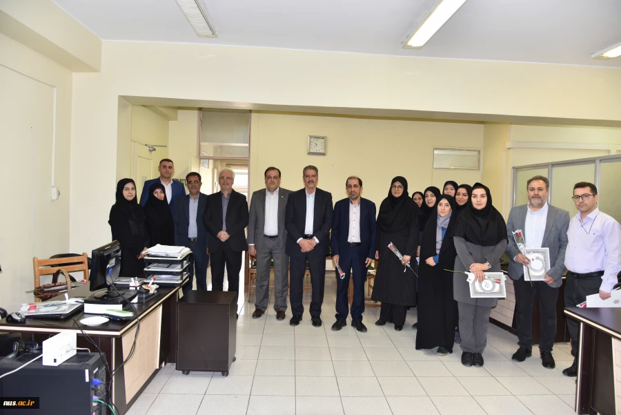 به مناسبت روز معلم و با حضور ریاست دانشگاه ملی مهارت صورت گرفت:
تجلیل از استادان برجسته دانشکده دختران ولیعصر (عج) 2