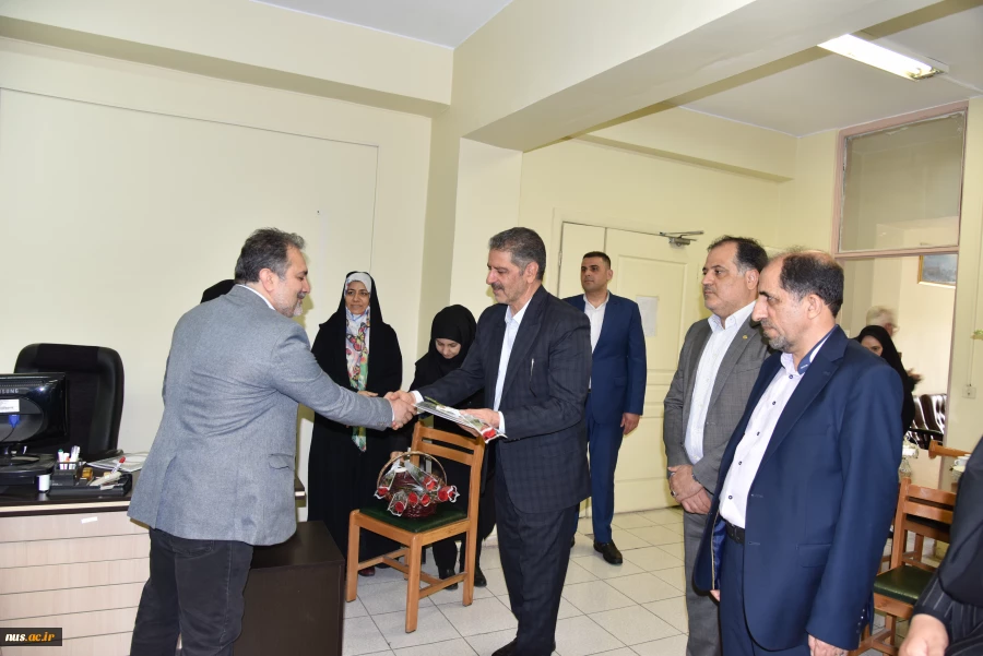 به مناسبت روز معلم و با حضور ریاست دانشگاه ملی مهارت صورت گرفت:
تجلیل از استادان برجسته دانشکده دختران ولیعصر (عج) 2