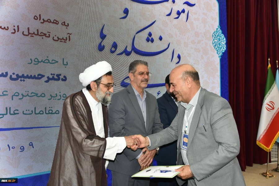 تجلیل از رؤسای استانی در برپایی هشتمین بازارچه دانشجویی دانشگاه ملی مهارت 18