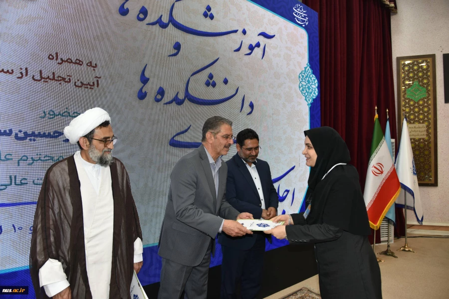 تجلیل از رؤسای استانی در برپایی هشتمین بازارچه دانشجویی دانشگاه ملی مهارت 21
