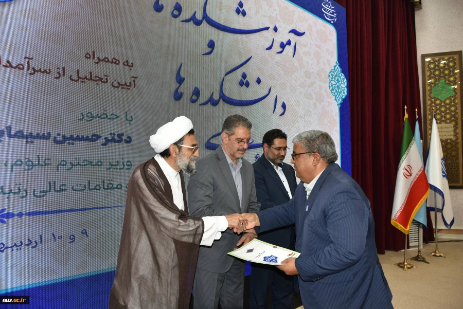 تجلیل از رؤسای استانی در برپایی هشتمین بازارچه دانشجویی دانشگاه ملی مهارت 27
