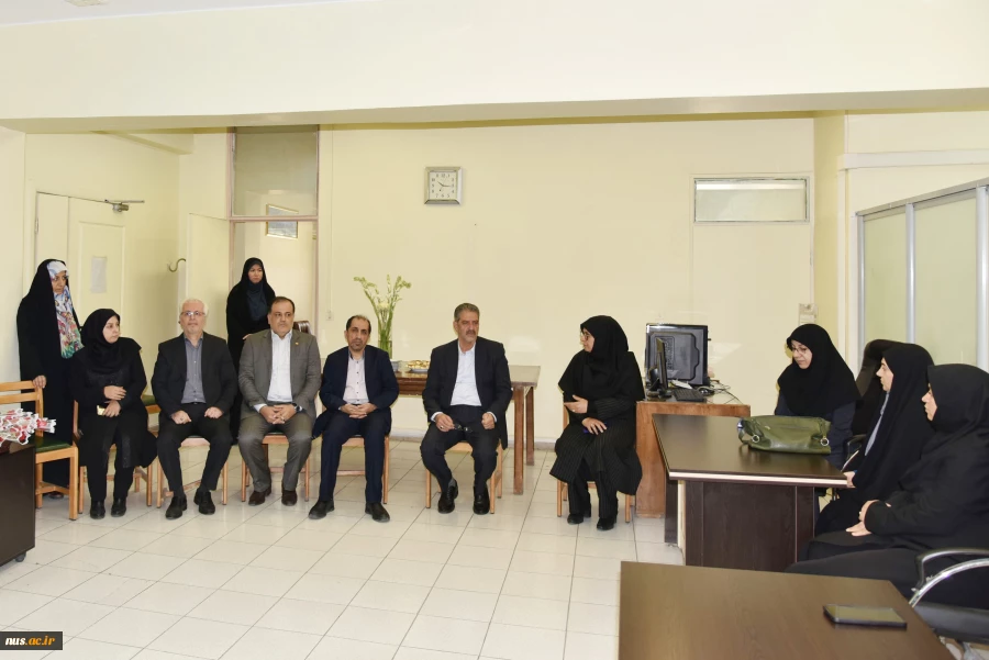تجلیل از استادان برجسته دانشکده های پسران شهید شمسی‌پور و دختران ولیعصر(عج) به مناسبت هفته معلم 2