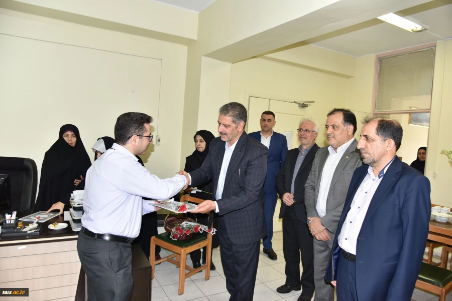 تجلیل از استادان برجسته دانشکده های پسران شهید شمسی‌پور و دختران ولیعصر(عج) به مناسبت هفته معلم 9