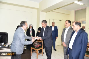 تجلیل از استادان برجسته دانشکده های پسران شهید شمسی‌پور و دختران ولیعصر(عج) به مناسبت هفته معلم 10
