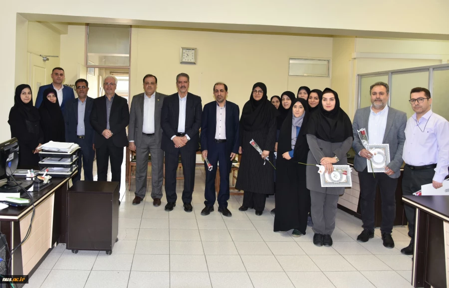 تجلیل از استادان برجسته دانشکده های پسران شهید شمسی‌پور و دختران ولیعصر(عج) به مناسبت هفته معلم 12
