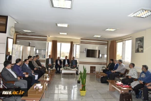 تجلیل از استادان برجسته دانشکده های پسران شهید شمسی‌پور و دختران ولیعصر(عج) به مناسبت هفته معلم 13
