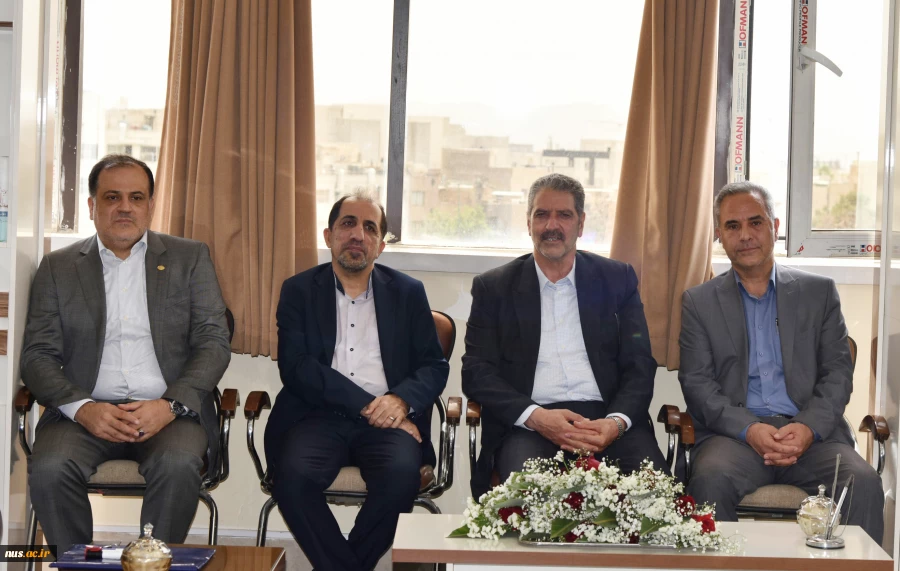 تجلیل از استادان برجسته دانشکده های پسران شهید شمسی‌پور و دختران ولیعصر(عج) به مناسبت هفته معلم 14
