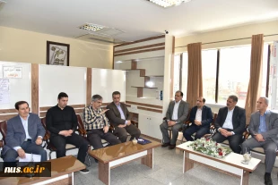 تجلیل از استادان برجسته دانشکده های پسران شهید شمسی‌پور و دختران ولیعصر(عج) به مناسبت هفته معلم 15