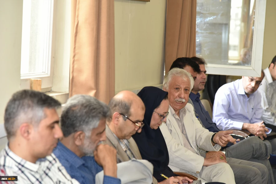 تجلیل از استادان برجسته دانشکده های پسران شهید شمسی‌پور و دختران ولیعصر(عج) به مناسبت هفته معلم 3