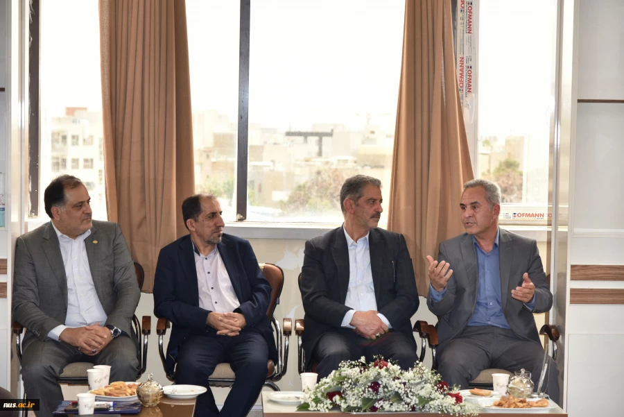 تجلیل از استادان برجسته دانشکده های پسران شهید شمسی‌پور و دختران ولیعصر(عج) به مناسبت هفته معلم 4