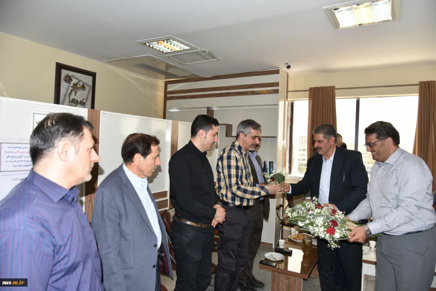تجلیل از استادان برجسته دانشکده های پسران شهید شمسی‌پور و دختران ولیعصر(عج) به مناسبت هفته معلم 5