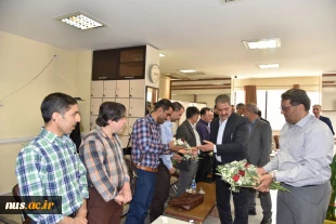تجلیل از استادان برجسته دانشکده های پسران شهید شمسی‌پور و دختران ولیعصر(عج) به مناسبت هفته معلم 7