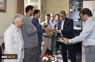 تجلیل از استادان برجسته دانشکده های پسران شهید شمسی‌پور و دختران ولیعصر(عج) به مناسبت هفته معلم 12