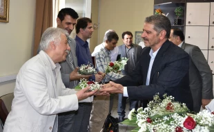 تجلیل از استادان برجسته دانشکده های پسران شهید شمسی‌پور و دختران ولیعصر(عج) به مناسبت هفته معلم 13