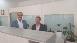 دیدار دکتر قادری از حوزه معاونت اداری، مالی و مدیریت منابع دانشگاه به مناسبت روز معلم 2