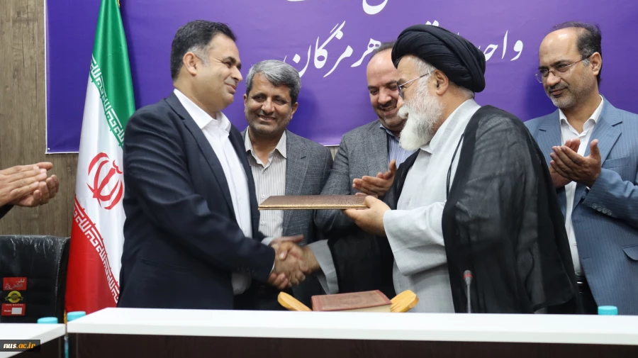 با حضور معاون پژوهش و فناوری دانشگاه صورت گرفت؛

آیین تکریم رئیس پیشین و معارفه سرپرست آموزشکده پسران شهید کرانی بندرعباس ـ واحد استانی هرمزگان 3
