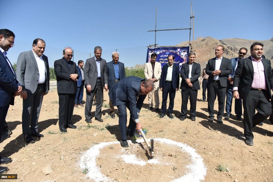 با حضور ریاست دانشگاه ملی مهارت، عضو هیئت امنای دانشگاه و خیرین استانی برگزار شد:

آیین کلنگ‌زنی مجموعه خوابگاهی _ رفاهی آموزشکده پسران گلپایگان 15