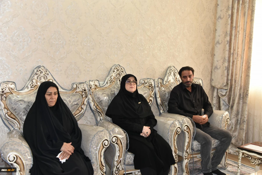 دیدار سخنگوی دولت و رئیس دانشگاه ملی مهارت با خانواده شهید زهرا چوبینی 3