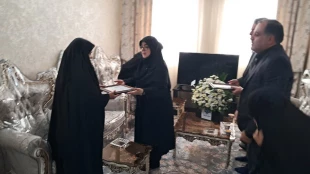 دیدار سخنگوی دولت و رئیس دانشگاه ملی مهارت با خانواده شهید زهرا چوبینی 4