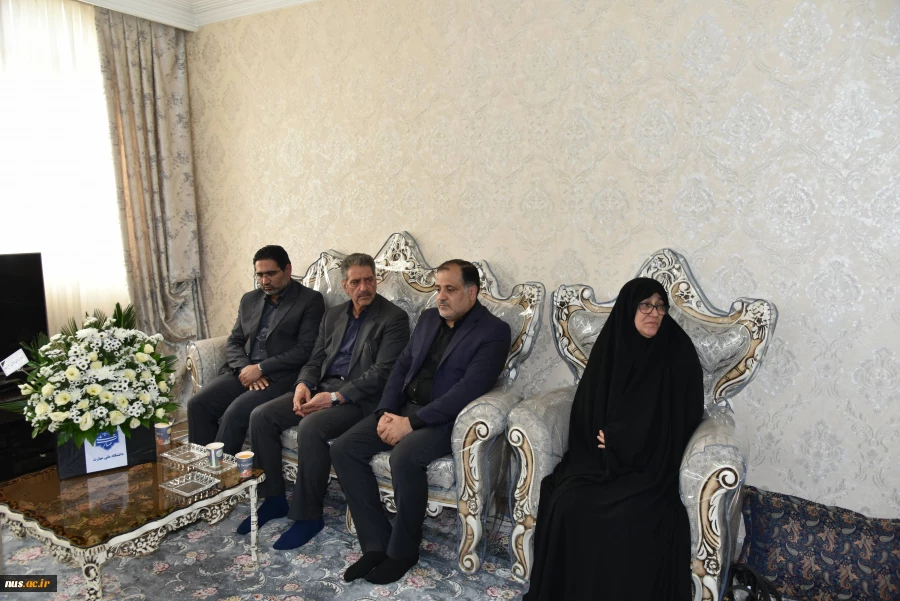 دیدار سخنگوی دولت و رئیس دانشگاه ملی مهارت با خانواده شهید زهرا چوبینی 5