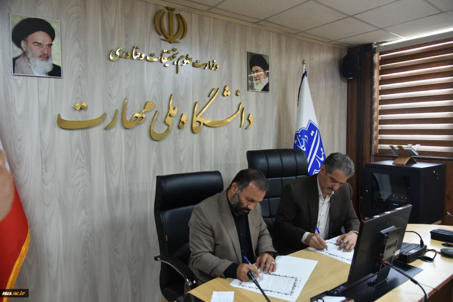 در راستای توسعه همکاری‌های علمی و صنعتی صورت گرفت؛

 امضای تفاهم نامه همکاری مشترک بین دانشگاه ملی مهارت و  نظام مهندسی کشاورزی و منابع طبیعی کشور
 2