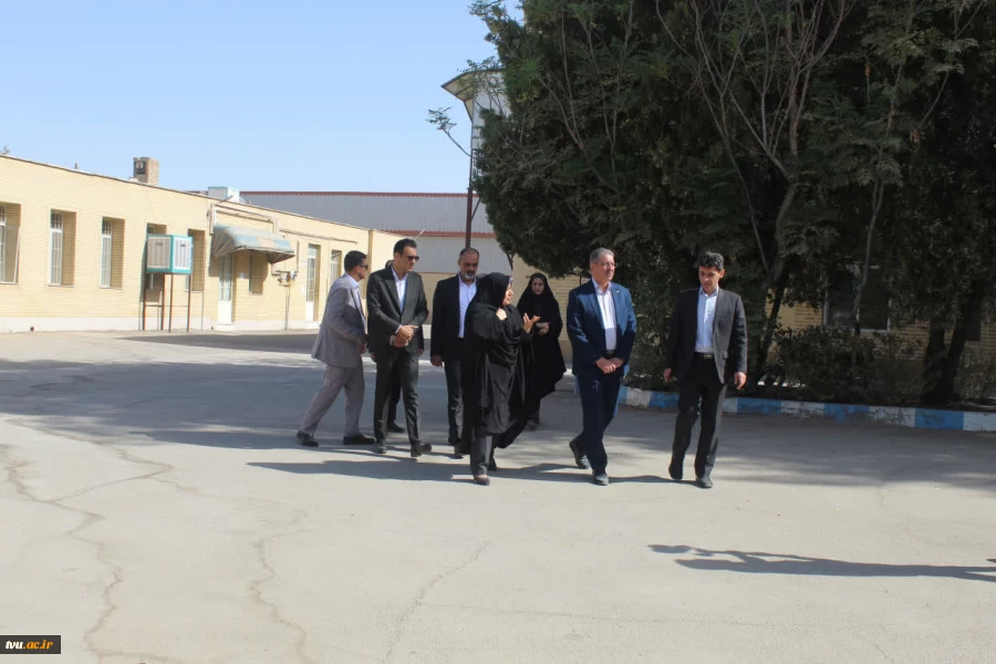 بازدید دکتر زمانی، رئیس دانشگاه ملی مهارت از خوابگاه آموزشکده‌ دختران کاشان 4