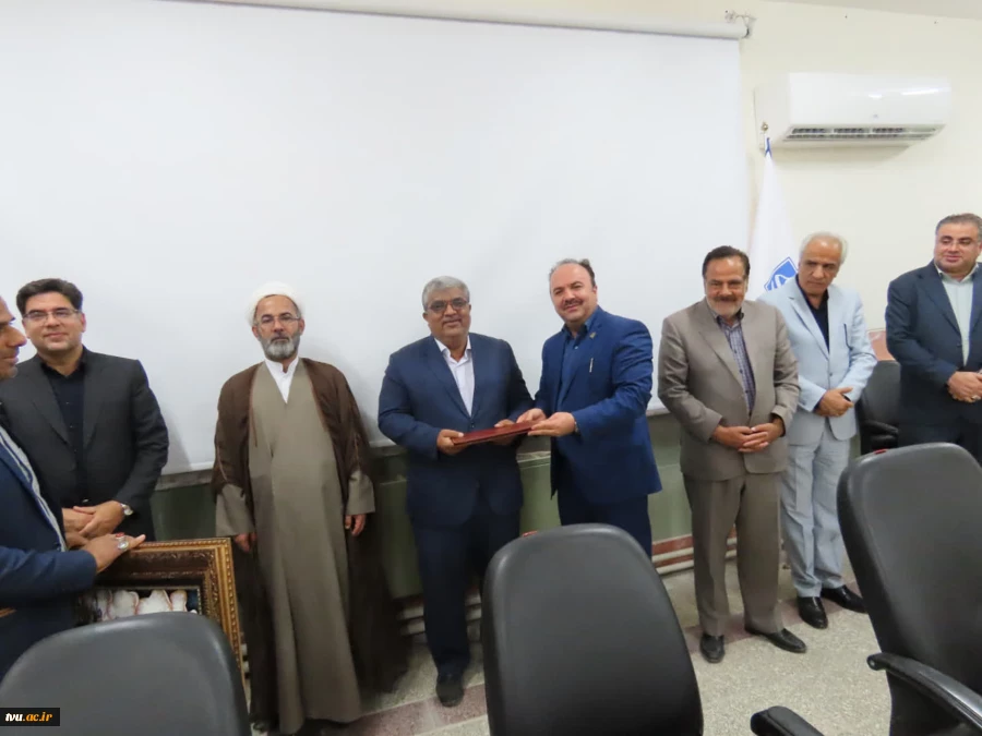 با حضور معاون پژوهش و فناوری دانشگاه ملی مهارت کشور صورت گرفت؛
آیین تکریم رئیس پیشین و معارفه سرپرست آموزشکده پسران شماره یک زاهدان ( شهید باهنر)- واحد استانی سیستان وبلوچستان 4