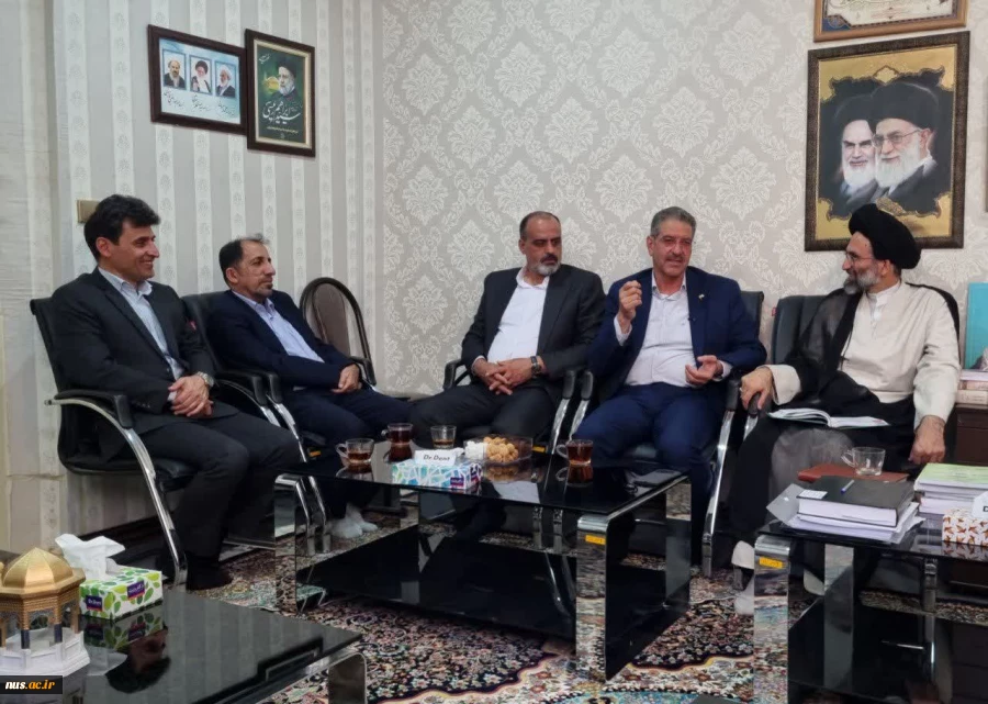 رئیس دانشگاه ملی مهارت در دیدار با امام جمعه کاشان:
تربیت تکنیسین ماهر و مهندس حرفه‌ای مأموریت ویژه دانشگاه ملی مهارت است 2