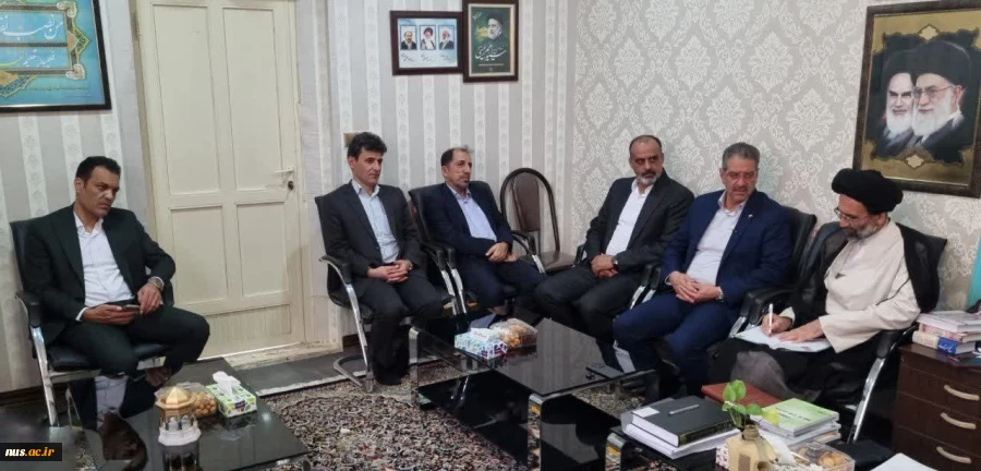 رئیس دانشگاه ملی مهارت در دیدار با امام جمعه کاشان:
تربیت تکنیسین ماهر و مهندس حرفه‌ای مأموریت ویژه دانشگاه ملی مهارت است 3