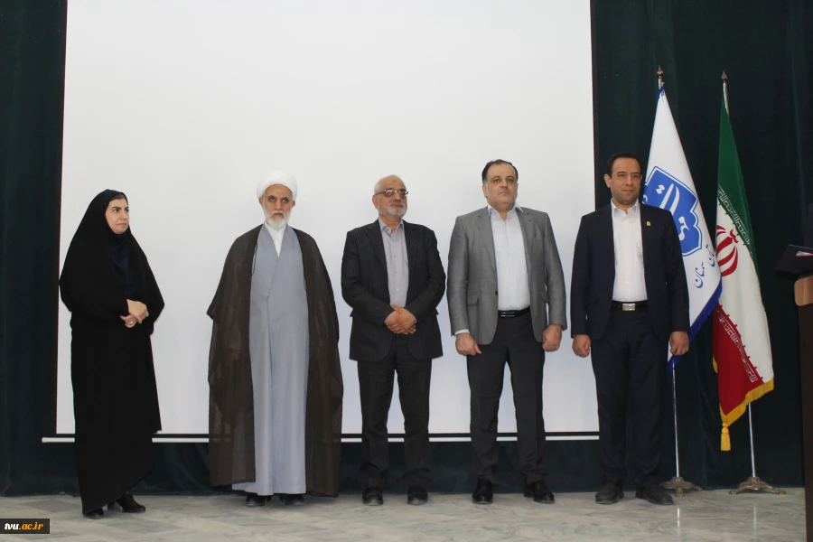 مدیرکل حوزه ریاست، روابط عمومی و هماهنگی امور مجلس و استان‌ها در آیین معارفه سرپرست آموزشکده پسران سمنان ـ واحد استانی سمنان:
امروز توسعه دانشگاه ملی مهارت به نگاه فراسازمانی و توجه ویژه دستگاه‌های حاکمیتی نیاز دارد. 2