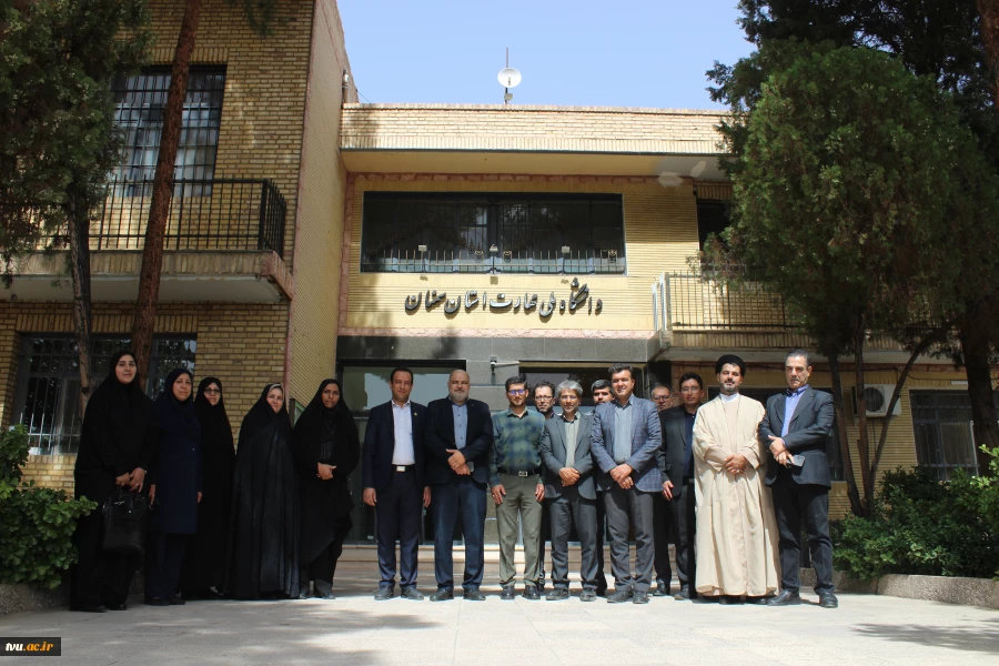 مدیرکل حوزه ریاست، روابط عمومی و هماهنگی امور مجلس و استان‌ها در آیین معارفه سرپرست آموزشکده پسران سمنان ـ واحد استانی سمنان:
امروز توسعه دانشگاه ملی مهارت به نگاه فراسازمانی و توجه ویژه دستگاه‌های حاکمیتی نیاز دارد. 4