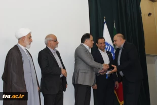 مدیرکل حوزه ریاست، روابط عمومی و هماهنگی امور مجلس و استان‌ها در آیین معارفه سرپرست آموزشکده پسران سمنان ـ واحد استانی سمنان:
امروز توسعه دانشگاه ملی مهارت به نگاه فراسازمانی و توجه ویژه دستگاه‌های حاکمیتی نیاز دارد. 6