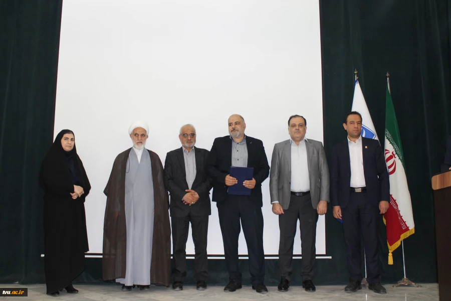 مدیرکل حوزه ریاست، روابط عمومی و هماهنگی امور مجلس و استان‌ها در آیین معارفه سرپرست آموزشکده پسران سمنان ـ واحد استانی سمنان:
امروز توسعه دانشگاه ملی مهارت به نگاه فراسازمانی و توجه ویژه دستگاه‌های حاکمیتی نیاز دارد. 10