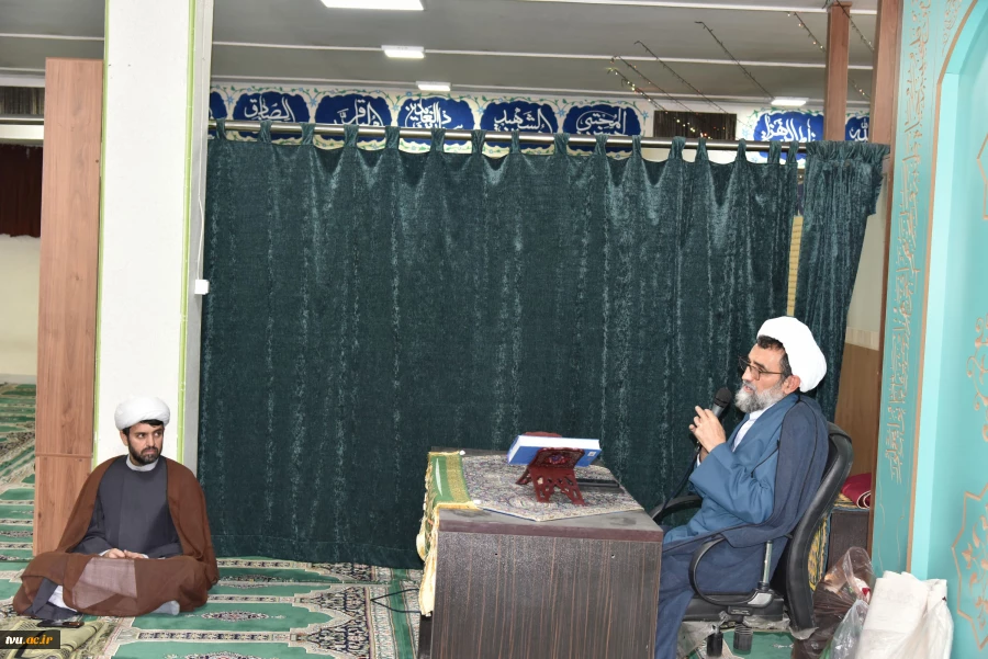 برگزاری جلسه «تبیین نقش هدایت و فرماندهی الهی ولی فقیه در ایجاد ثبات در داخل و بازدارندگی در مقابل دشمن» در سازمان مرکزی دانشگاه 3