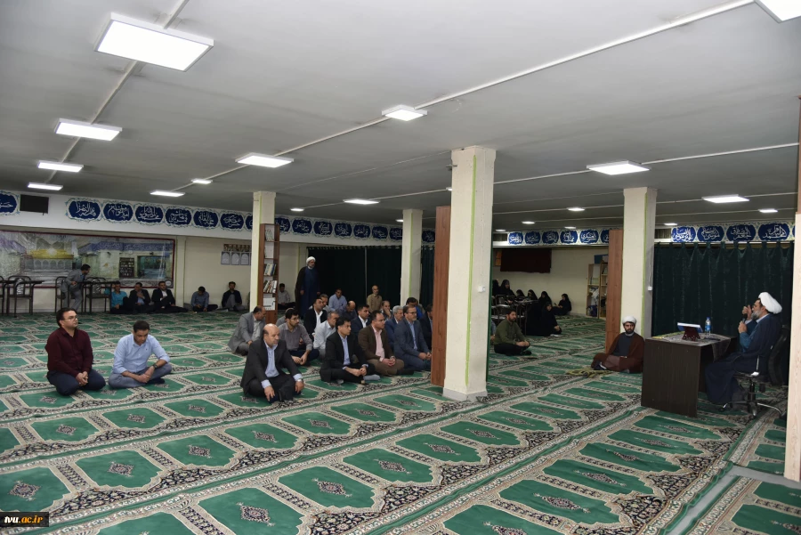 برگزاری جلسه «تبیین نقش هدایت و فرماندهی الهی ولی فقیه در ایجاد ثبات در داخل و بازدارندگی در مقابل دشمن» در سازمان مرکزی دانشگاه 5