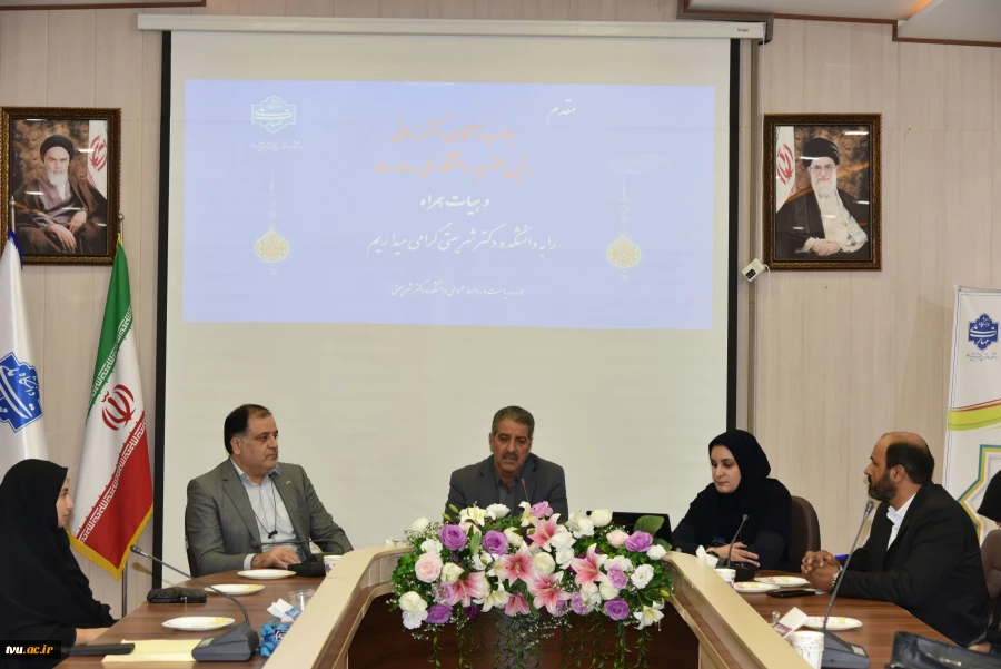 همزمان با آغاز سال تحصیلی جدید دانشگاه صورت گرفت؛

دیدار صمیمانه ریاست دانشگاه ملی مهارت با اعضای هیئت علمی، مدیران گروه و همکاران آموزش دانشکده شریعتی 5