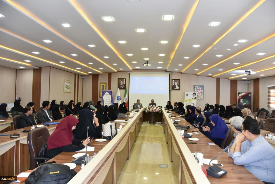 همزمان با آغاز سال تحصیلی جدید دانشگاه صورت گرفت؛

دیدار صمیمانه ریاست دانشگاه ملی مهارت با اعضای هیئت علمی، مدیران گروه و همکاران آموزش دانشکده شریعتی 6