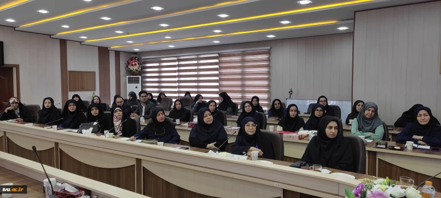همزمان با آغاز سال تحصیلی جدید دانشگاه صورت گرفت؛

دیدار صمیمانه ریاست دانشگاه ملی مهارت با اعضای هیئت علمی، مدیران گروه و همکاران آموزش دانشکده شریعتی 4