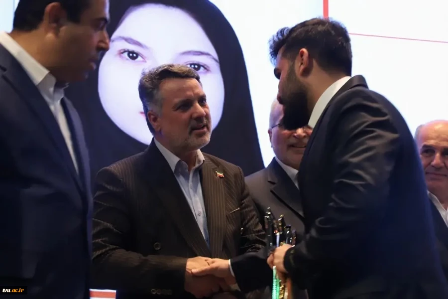 دانشجوی دانشگاه ملی مهارت به عنوان دانشجوی نمونه کشوری برگزیده شد 4