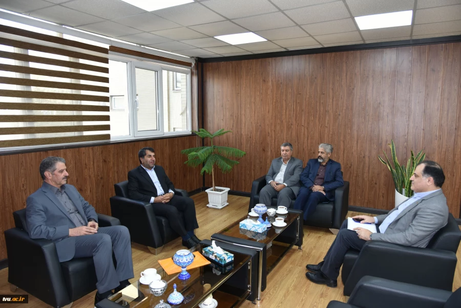 دیدار و گفت‌وگوی دکتر زمانی، رئیس دانشگاه ملی مهارت و دکتر فخر موسوی، مدیرکل حوزه ریاست، روابط عمومی و هماهنگی امور مجلس و استان‌ها با آقای دکتر سید حسن هاشمی، نماینده مردم شریف بیرجند در مجلس شورای اسلامی 2